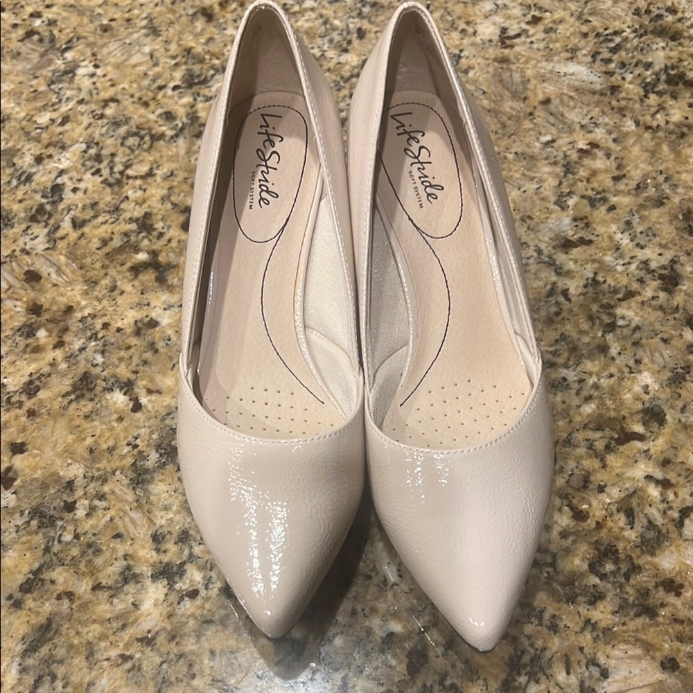 Life Stride Cream Heels Classic Design